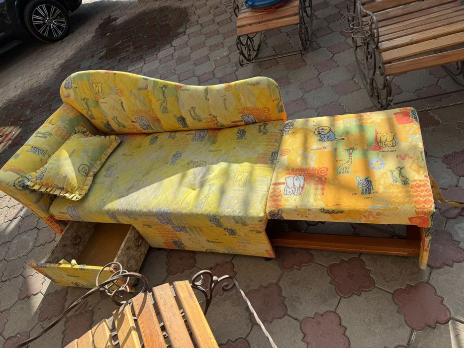 Диван детский продам