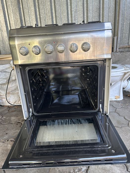 Продам газовую плиту