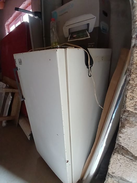 Холодильник работает