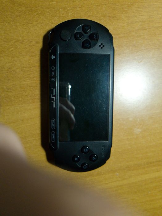 Продам psp street (e1004)