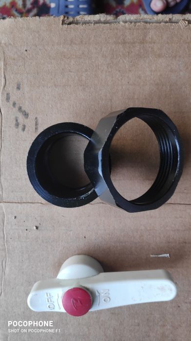 Сантехника: шланги в оплётке, хомуты,  крепление для стеклянной полки