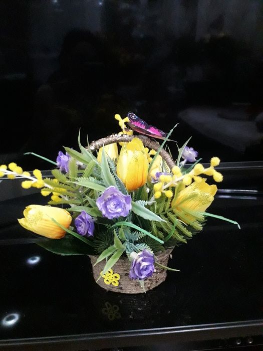 Цветы в горшочках