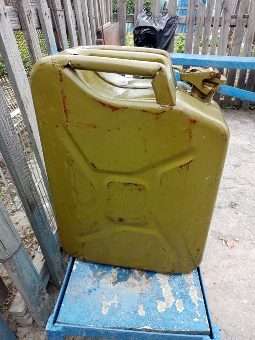 Продается канистра