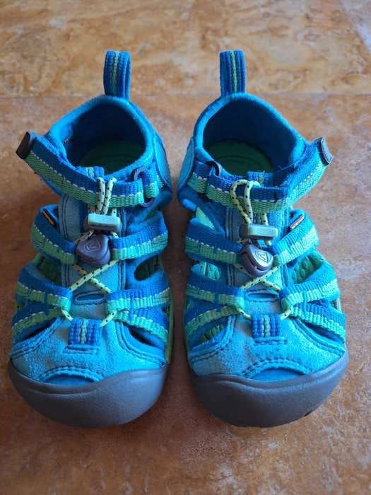 Vând sandale Keen copii 28