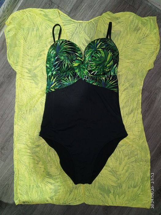 Продается купальник и накидка
