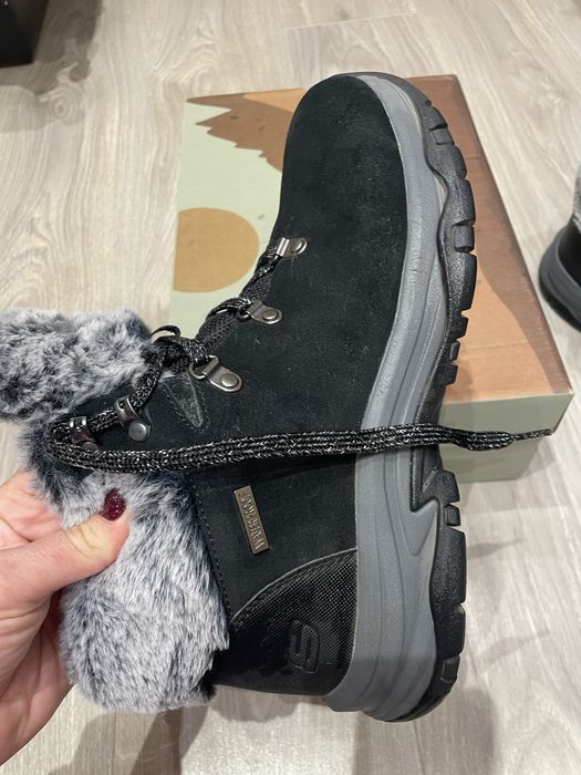 Боти Skechers  нови