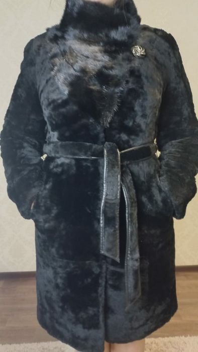 Шуба с норковым воротом.