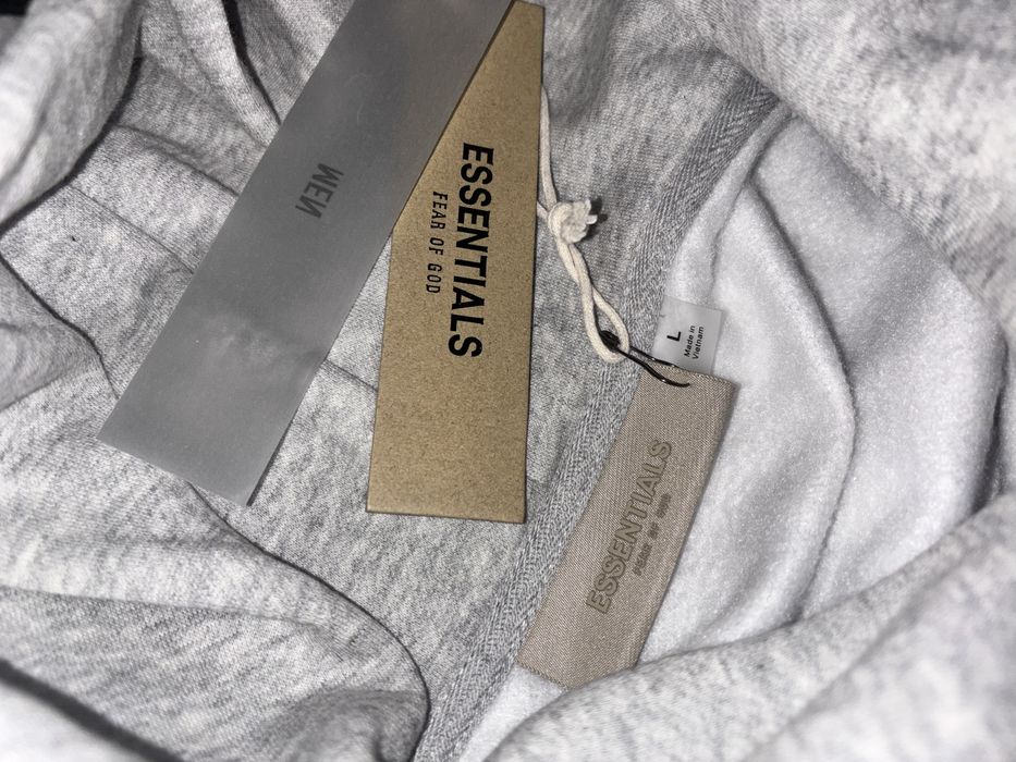 Vand Compleu Essentials Nou cu eticheta