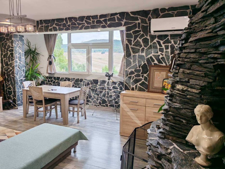 Четиристаен апартамент в Атия 93071