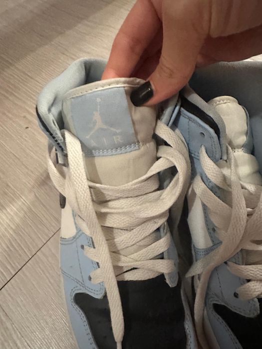 Nike air Jordan 1 mid ice blue