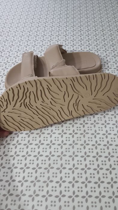 Дамски чехли бежови