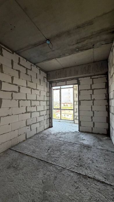 Продаю свою узбум 70квМ новостройка с кадастровым коробка open space