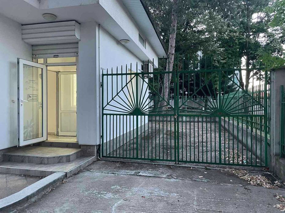 Дава се под наем Офис в Генерал Тошево - 40 кв.м за 204 € - Снимка #4