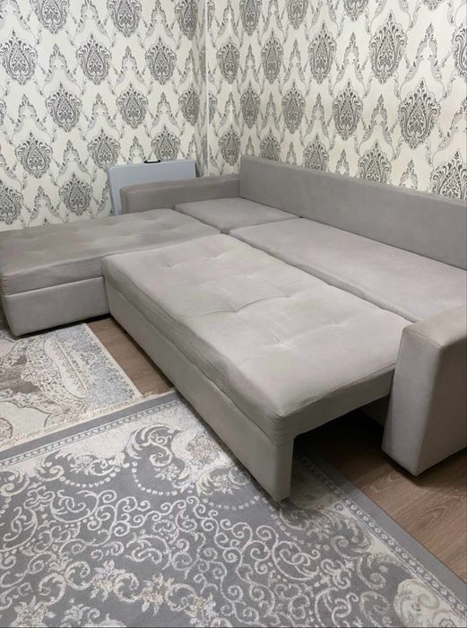 Продам диван для гостиной.