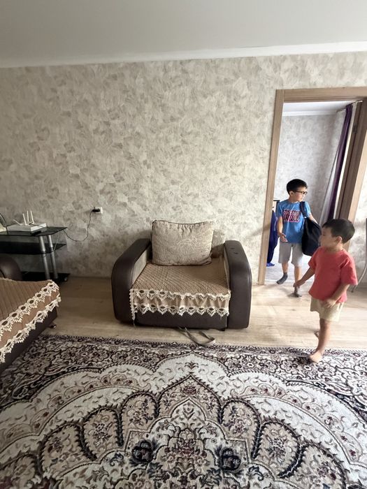 Продам диван и кресло 110000