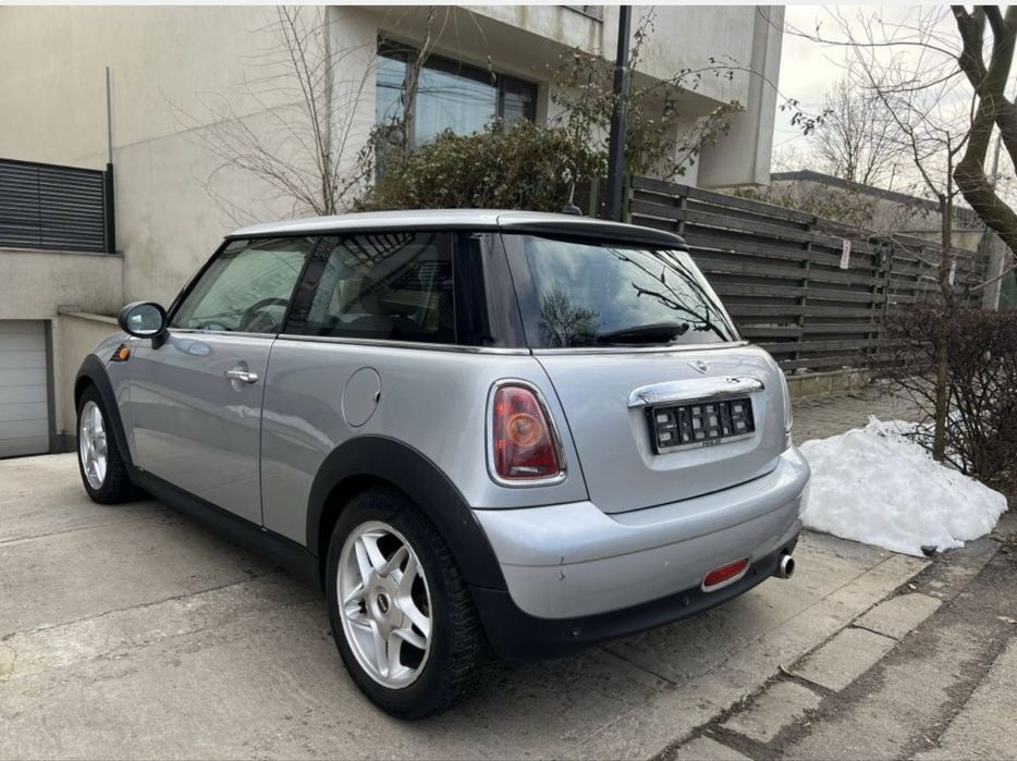 Mini Cooper 1.6 benzină – an 2010 – 175.000 km