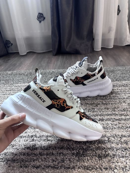 Versace chain reaction