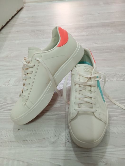 Skechers purtați de doua ori