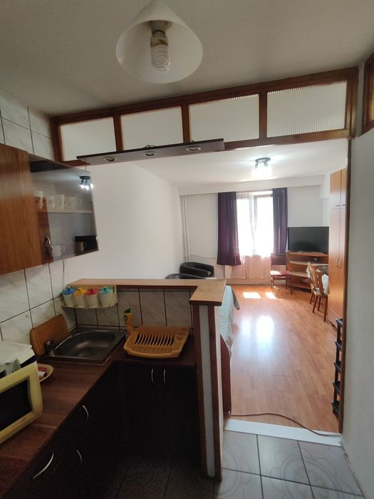 Persoana fizica vând garsonieră 21 mp + garaj de tabla + spatiu depozitare