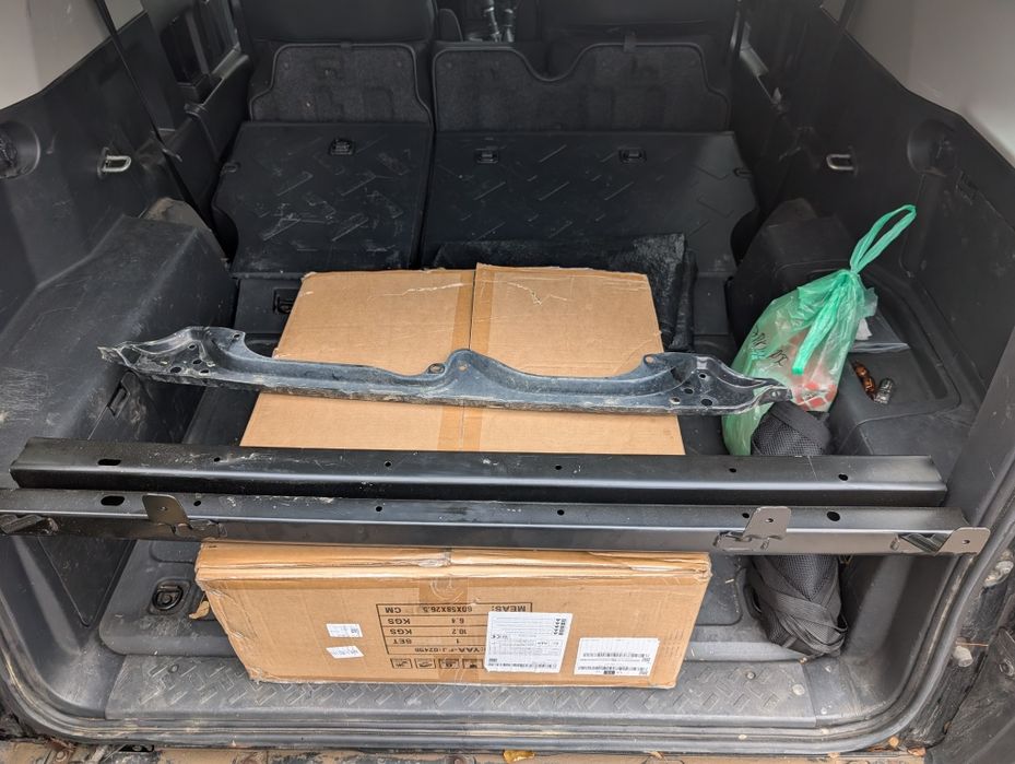 FJ cruiser Toyota на части . Броня и фарове