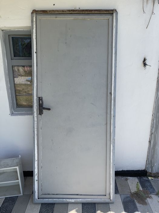 Дверь железная 2 штуки