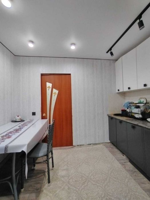 продается 2 ком квартира район Строитель