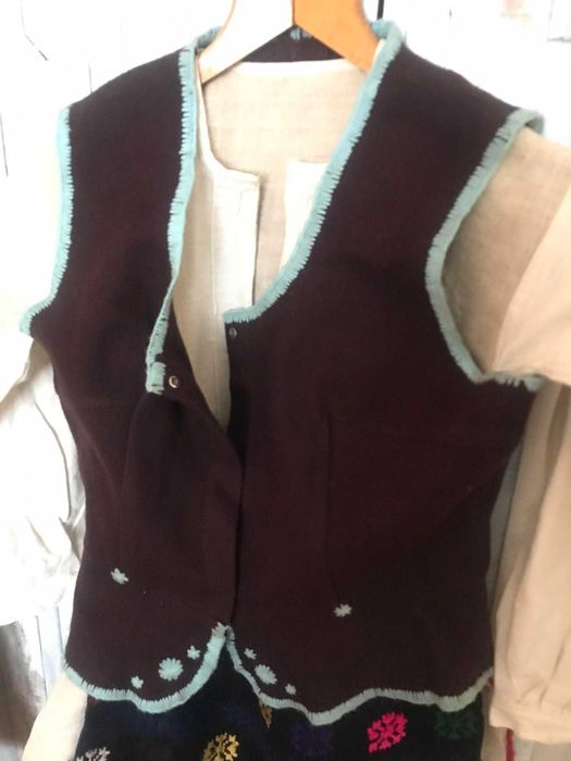 Ленено Кенарени Рокли за Народна Носия