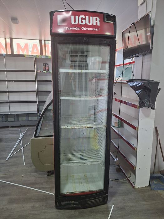 Холодильный шкаф Ugur