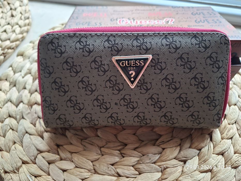 Дамски портмоне Guess