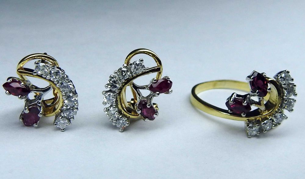 Обеци и пръстен с диаманти и рубини