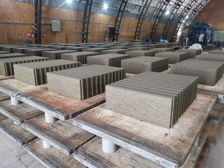 Pavele, borduri, jardiniere - amenajare curte