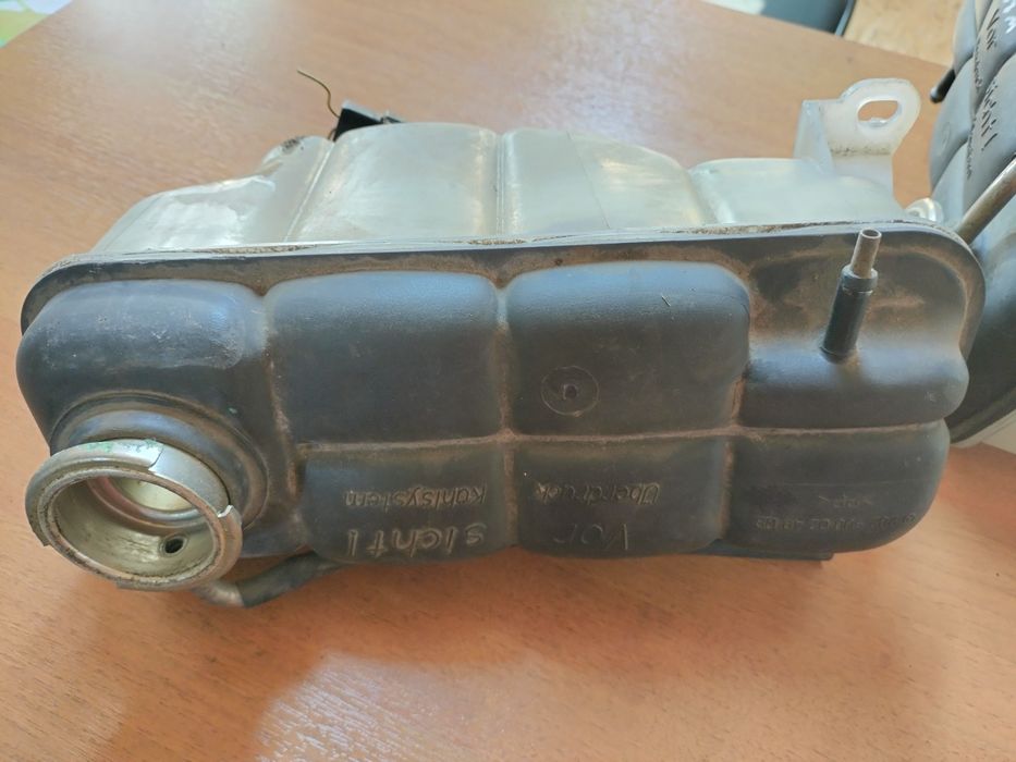 Расширительный бак 202 кузов 111 двигатель