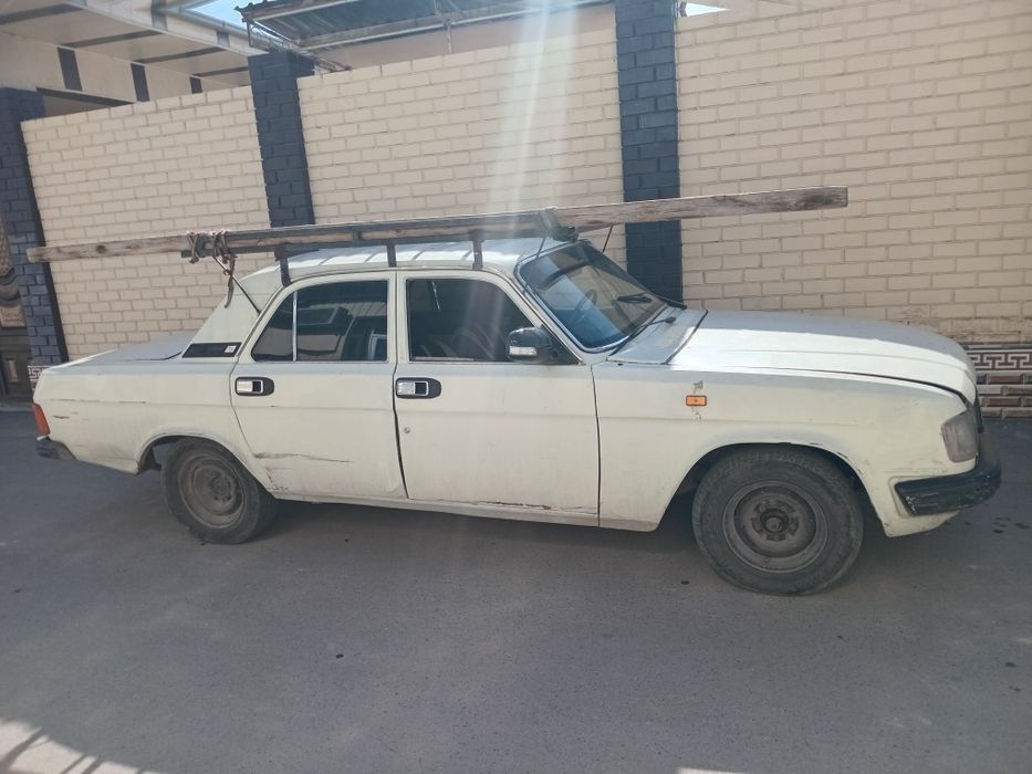 Volga  yurib turgan moshina mator xadavoyda ishi yoq