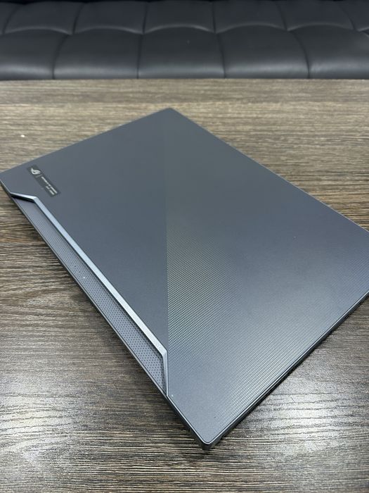 мощный 12-ядерный i7 ноутбук Asus Rog Strix, для работ с графикой, игр