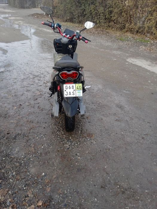 Redlayn skuter.   ..