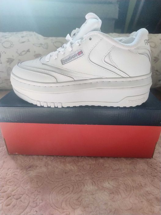 Дамски кецове- Reebok Club C Extra