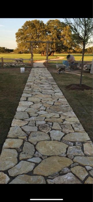 Майстор Каменар реда всякакъв вид камък