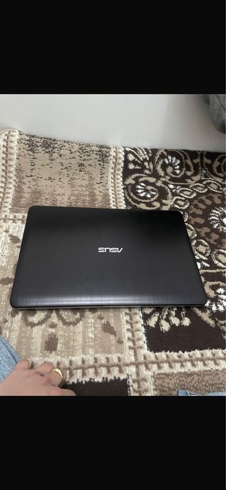 Asus i5 8 ssd512