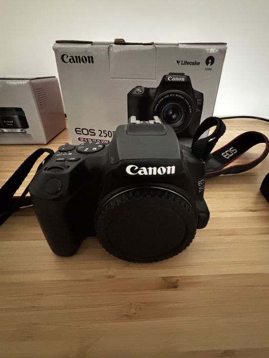 Vând kit Camera Foto DSLR Canon 250D + Obiective 50 mm 1.8 + 10-18 mm 4.5-5.6