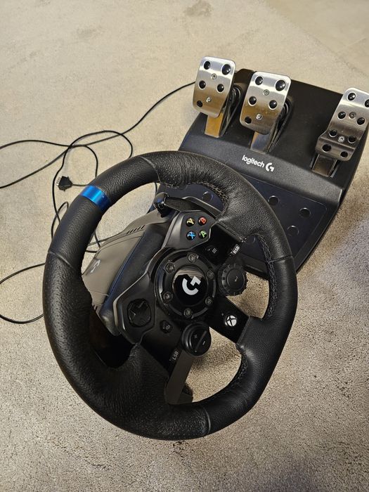 Продавам/заменям Logitech g923 волан и педали.