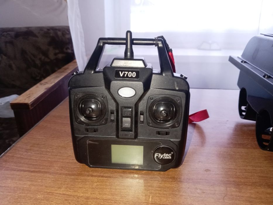 Закормочный катер.