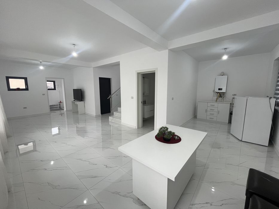 Casa la  cheia .Sens giratoriu Bariera Valcii. Toate utilitatile.