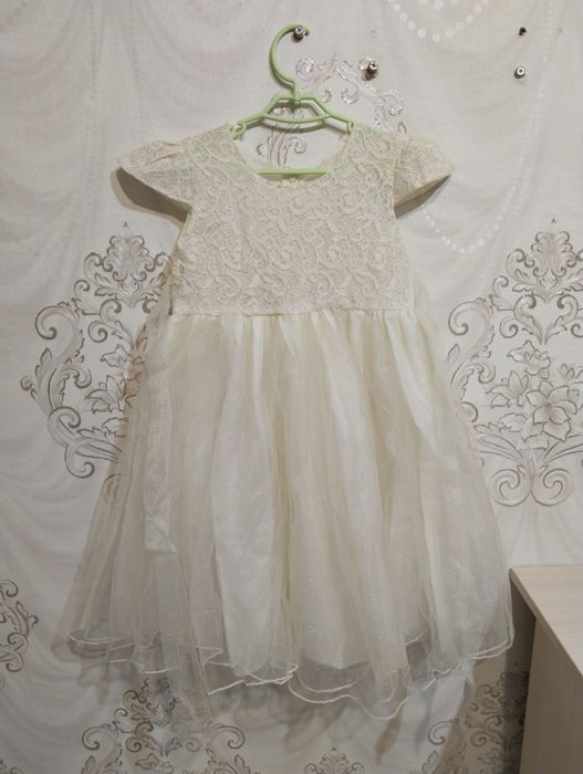 Продам платье для девочки.