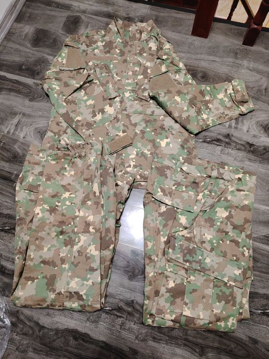 Tinuta militara Veston si doua perechi de pantaloni