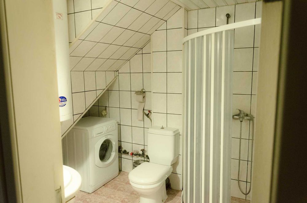 Дава се под наем Етаж от къща в Търговище, Център - 172 кв.м за 438.6 € - Снимка #10