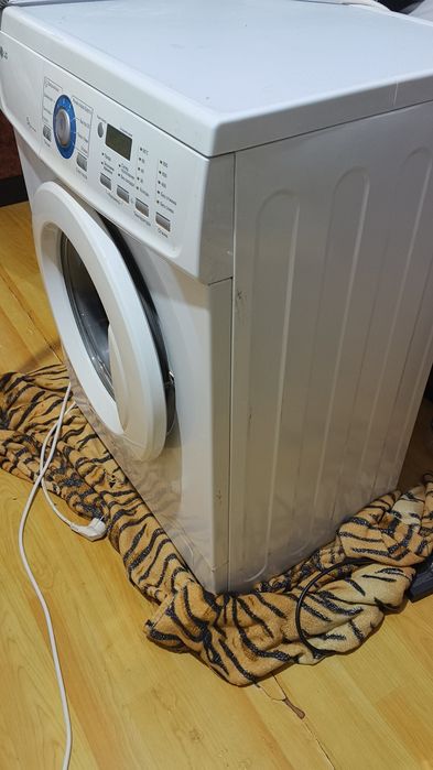 Продам стиральную машину LG