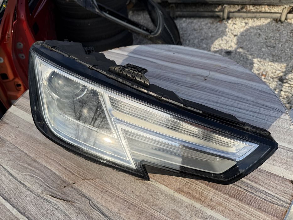 Фар Audi A4 B9