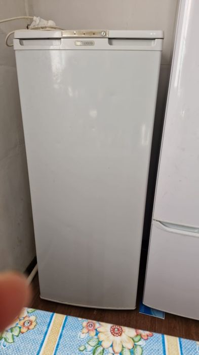 Холодильник плюс морозильник "Бирюса"