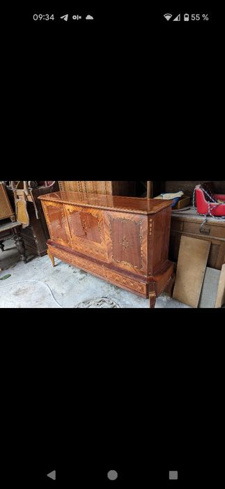 Румынский журнальный столик с инкрустацией в хорошем состоянии.