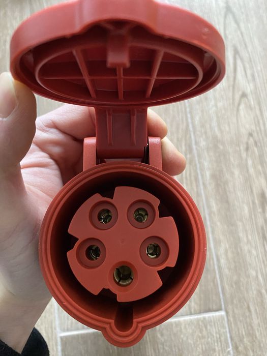 Stecher + priza trifazica Mennekes